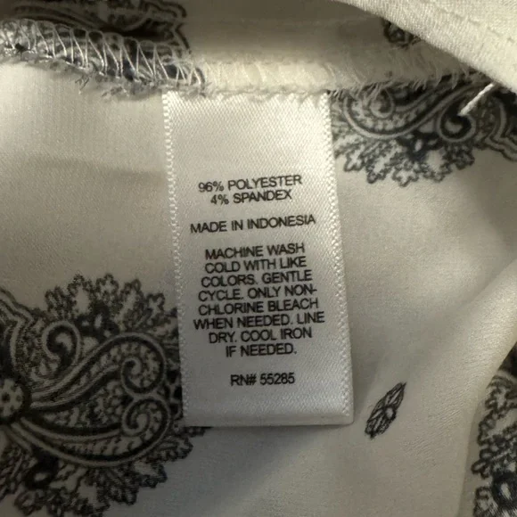 Express v-neck blouse with pretty pink trim, blouse is white with black design. - Picture 9 of 9